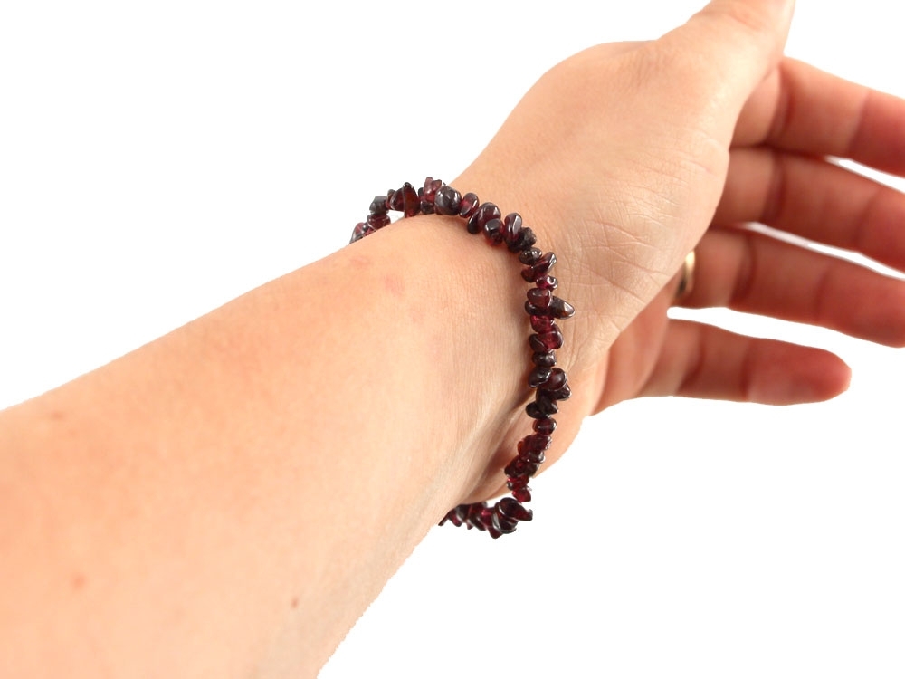 Garnet Chip Bracelet - 1 pc Garnet Chip Bracelet - 1 pc