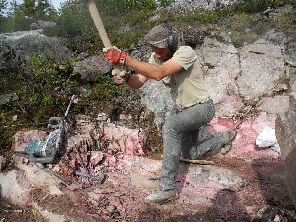 Thulite Small Rough Stones 1-2 in - 1 lb Thulite Small Rough Stones 1-2 in - 1 lb