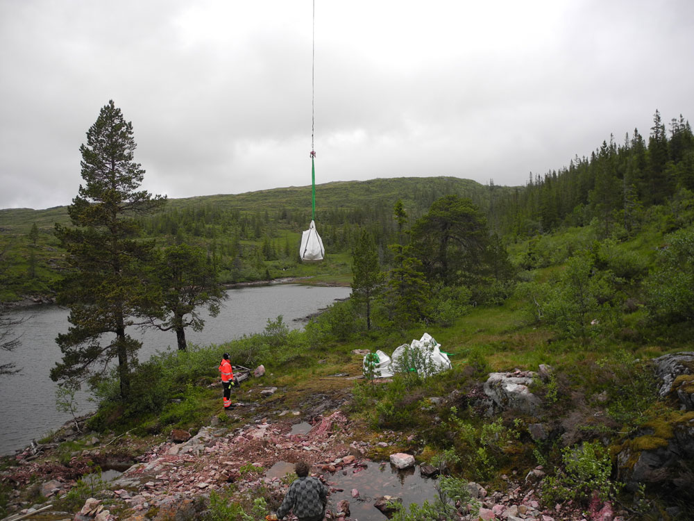 Thulite Bead Strand 6 mm - 1 pc Thulite Bead Strand 6 mm - 1 pc
