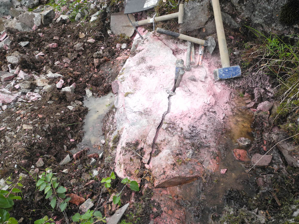 Thulite Drop Bead Pendant Thulite Drop Bead Pendant