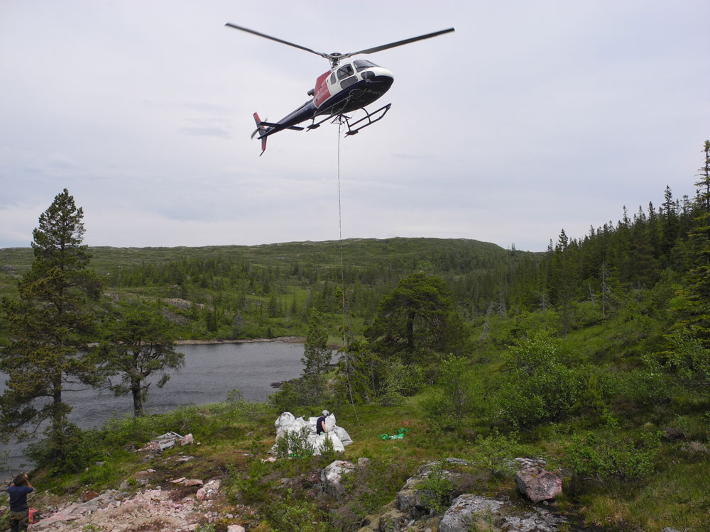 Thulite Jewelry Donut 30 mm - 1 pc Thulite Jewelry Donut 30 mm - 1 pc