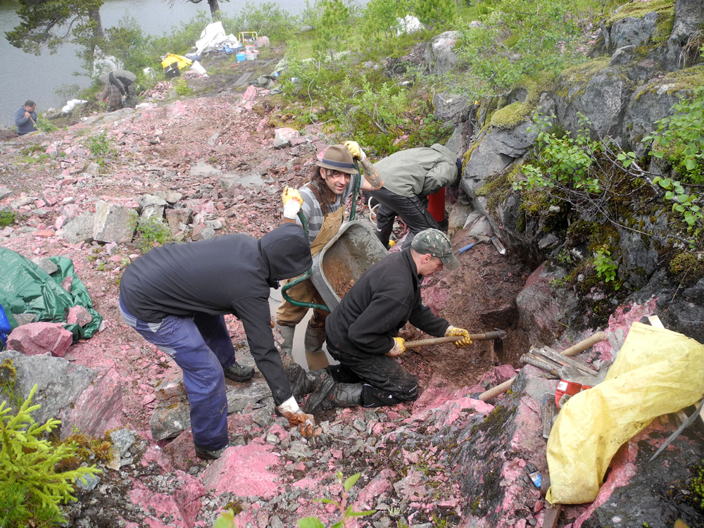 Thulite Bead Strand 10 mm - 1 pc Thulite Bead Strand 10 mm - 1 pc