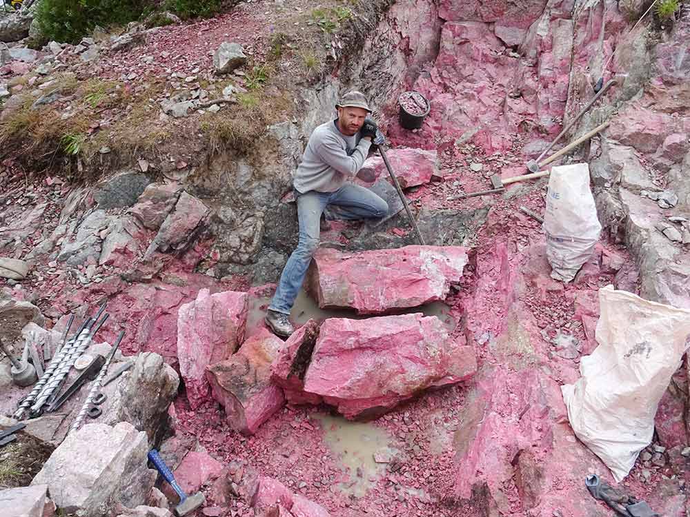 Thulite Palm Stone - 1 pc Thulite Palm Stone - 1 pc