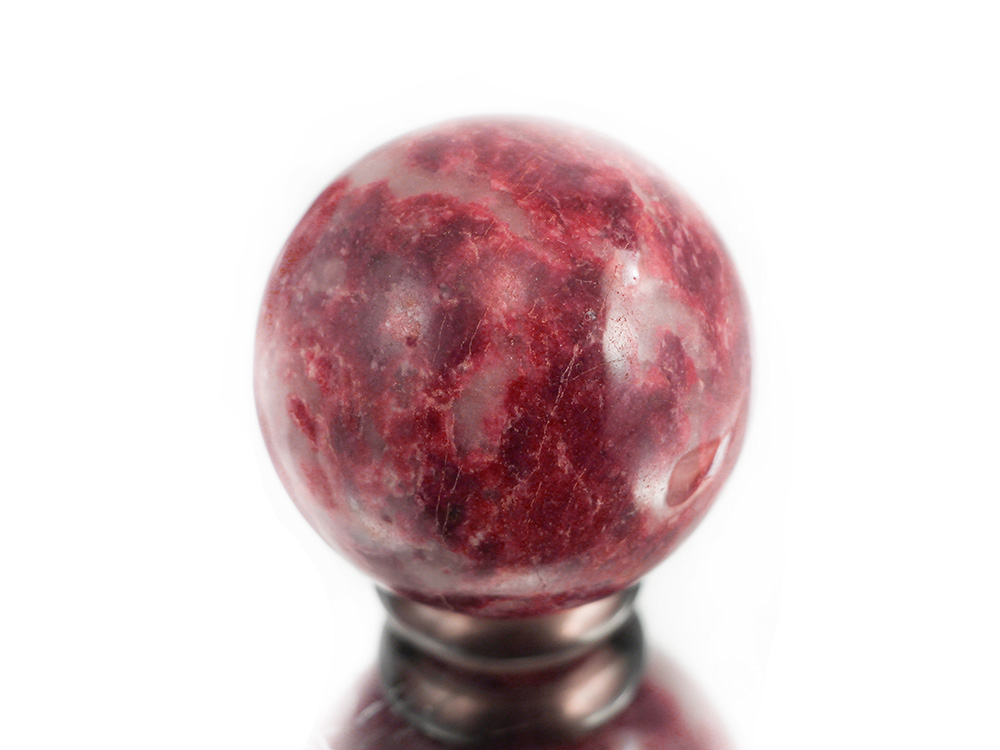 Thulite Sphere 40 mm Thulite Sphere 40 mm