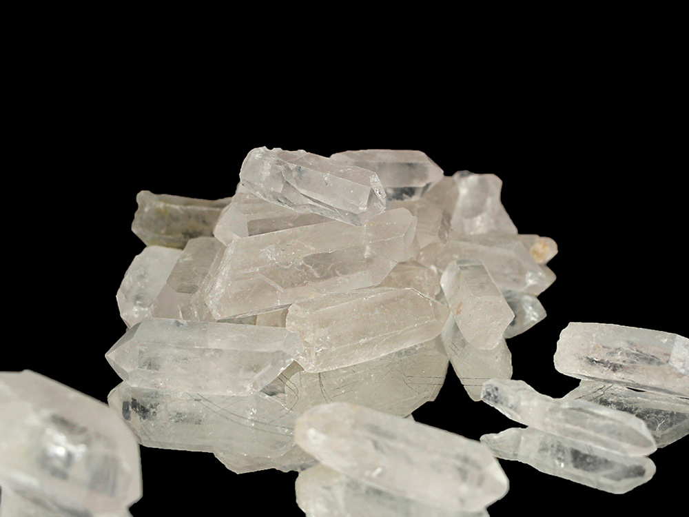 Medium Quartz Crystals, A-B Grade, 1.5-3 In - 1 lb Medium Quartz Crystals, A-B Grade, 1.5-3 In - 1 lb